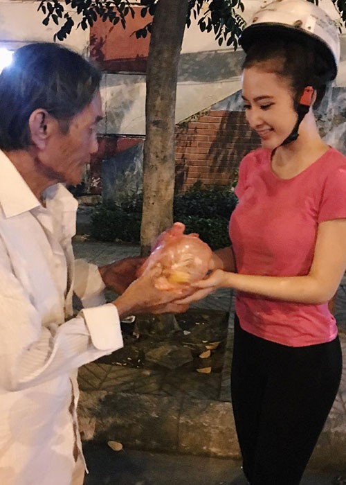 Angela Phuong Trinh an dien kin dao di le chua dau nam-Hinh-9